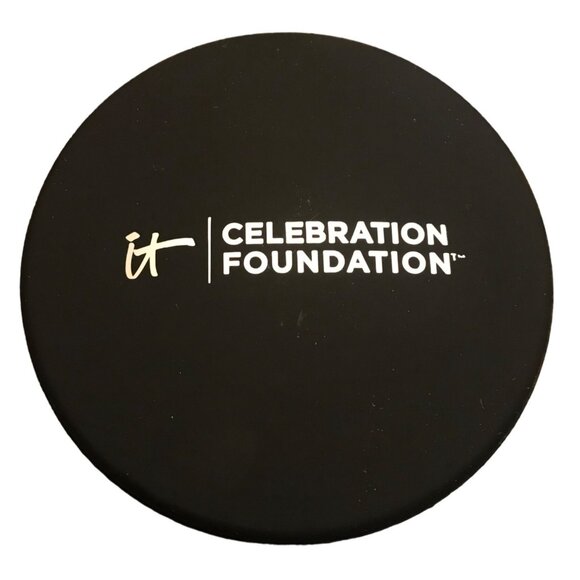 It Cosmetics Celebration FAIR Foundation Anti-Aging Powder Foundation 0.30 Oz - Picture 4 of 6